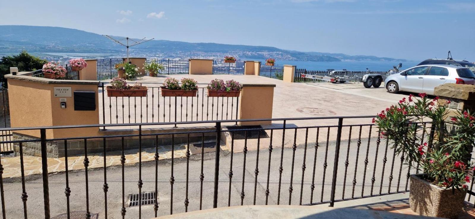 Villa Blue Sky - Hrvatini Koper Buitenkant foto